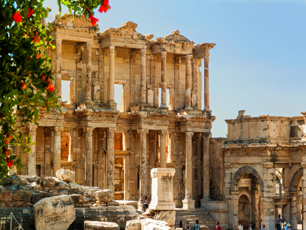 Kusadasi Ephesus: House of Mary Basilica and w/ Lunch | ®ExcursionMania