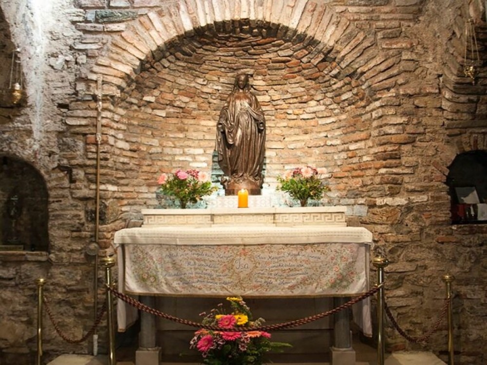 Kusadasi Ephesus: House of Mary Basilica and w/ Lunch | ®ExcursionMania
