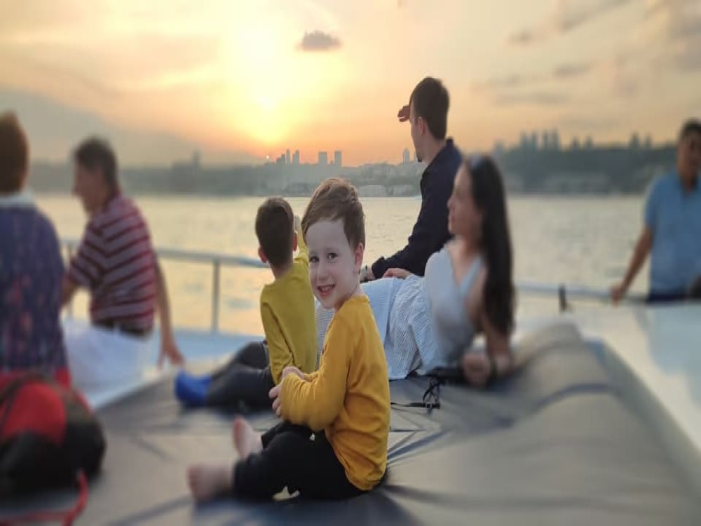 Istanbul: Bosphorus Sunset Cruise Experience with Live Guide | ®ExcursionMania
