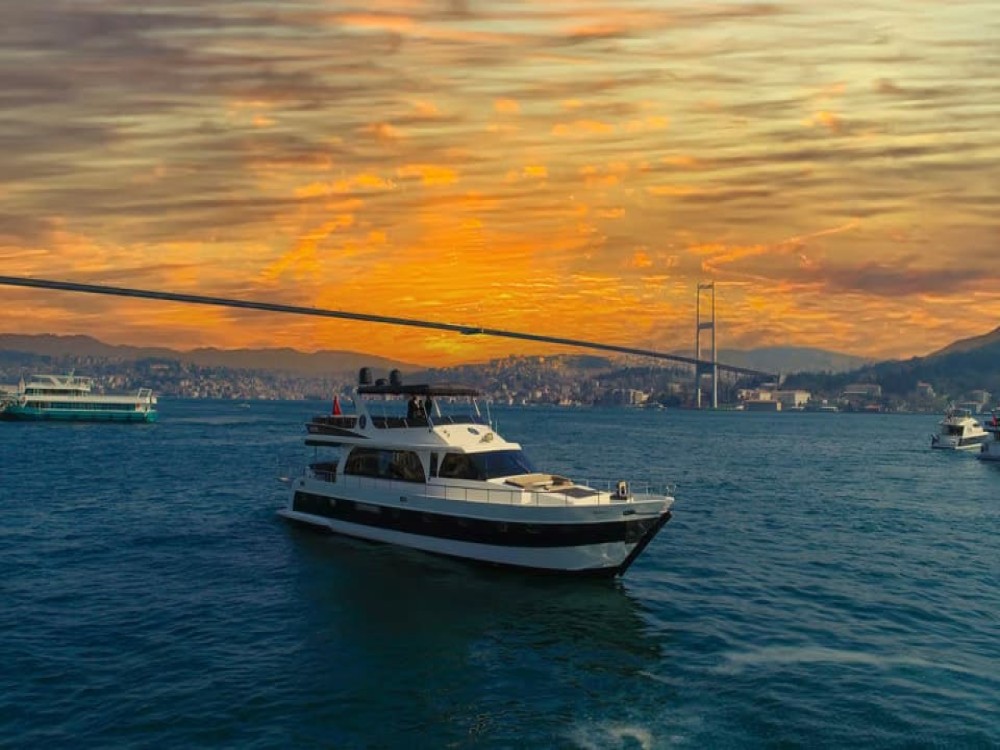 Istanbul: Bosphorus Sunset Cruise Experience with Live Guide | ®ExcursionMania