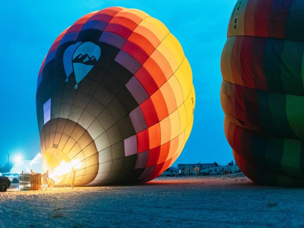Dubai: Sunrise Balloon Flight with Camel Ride  Breakfast | ®ExcursionMania