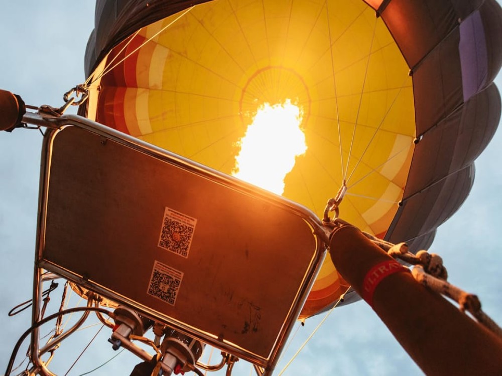 Dubai: Sunrise Balloon Flight with Camel Ride  Breakfast | ®ExcursionMania