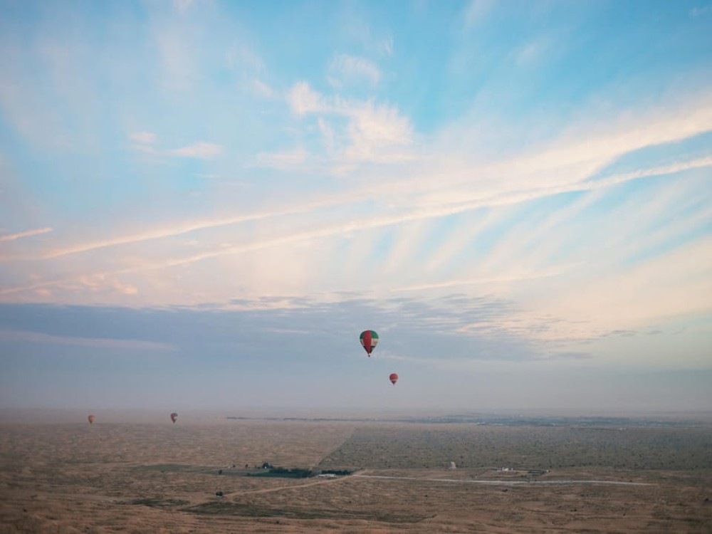 Dubai: Sunrise Balloon Flight with Camel Ride  Breakfast | ®ExcursionMania