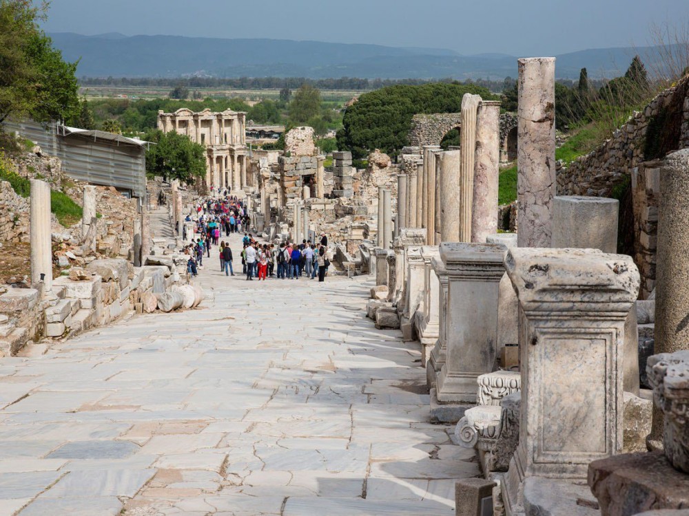 Kusadasi Ephesus: House of Mary Basilica and w Lunch | ®ExcursionMania