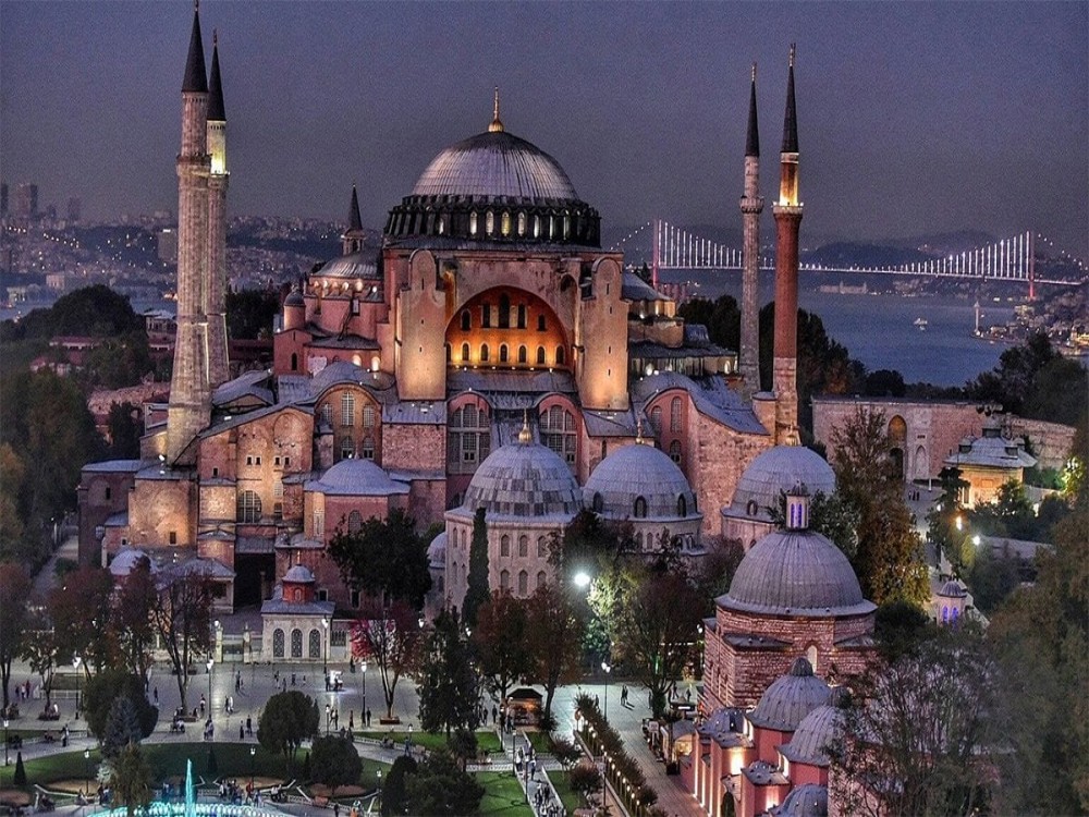 Istanbuls MustSee: Hagia Sophia Blue Mosque  Grand Bazaar Tour | ®ExcursionMania