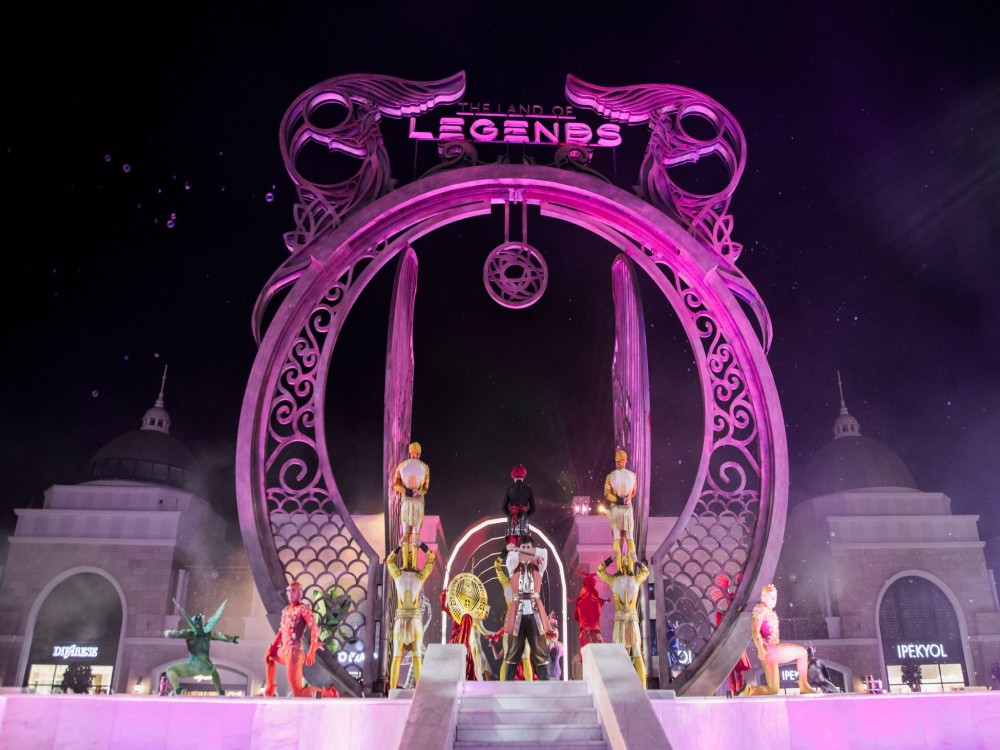 Belek: Land of Legends Night Show  Boat Parade | ®ExcursionMania