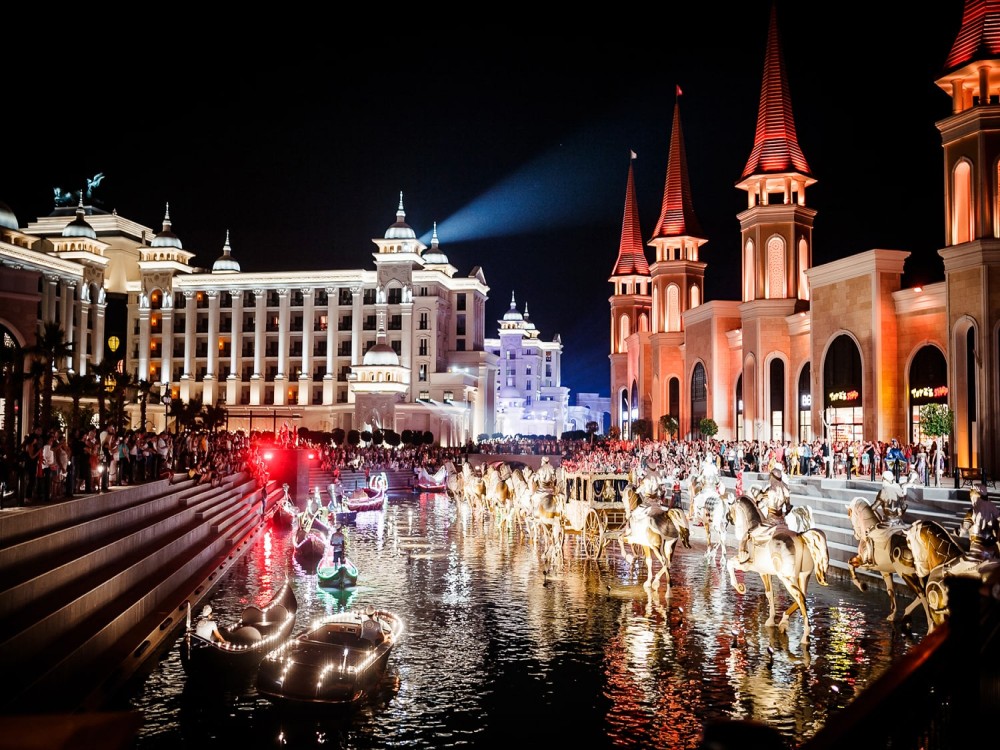 Belek: Land of Legends Night Show  Boat Parade | ®ExcursionMania