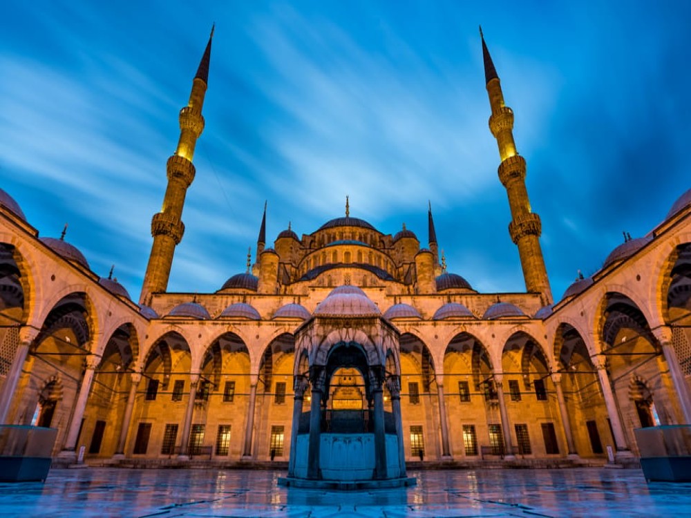 Istanbul: Tour of Hagia Sophia and Blue Mosque By Night | ®ExcursionMania