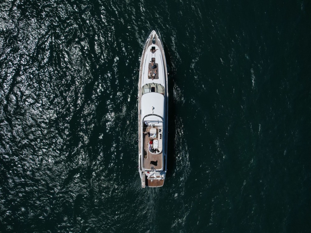Istanbul: Bosphorus Private Yacht Cruise with Snacks | ®ExcursionMania