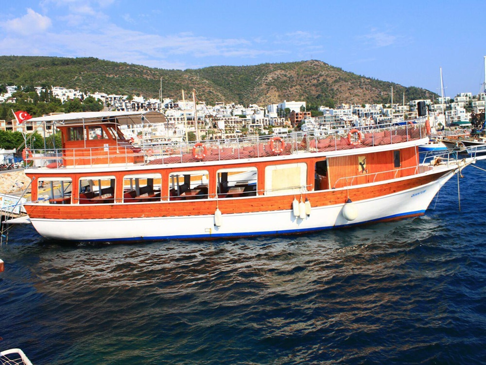 Bodrum Black Island Boat Tour With Lunch & Hotel Transfer | ®ExcursionMania