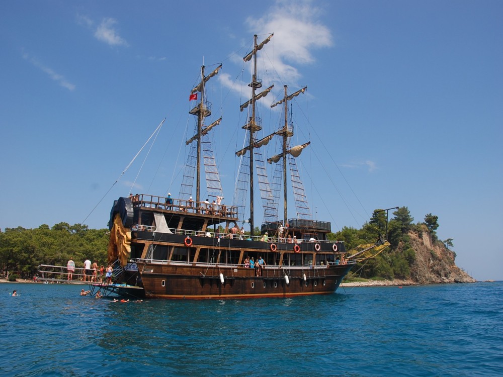 Alanya: Alanya: Pirate Boat Trip with Lunch, Drinks and Pickup Option | ®ExcursionMania