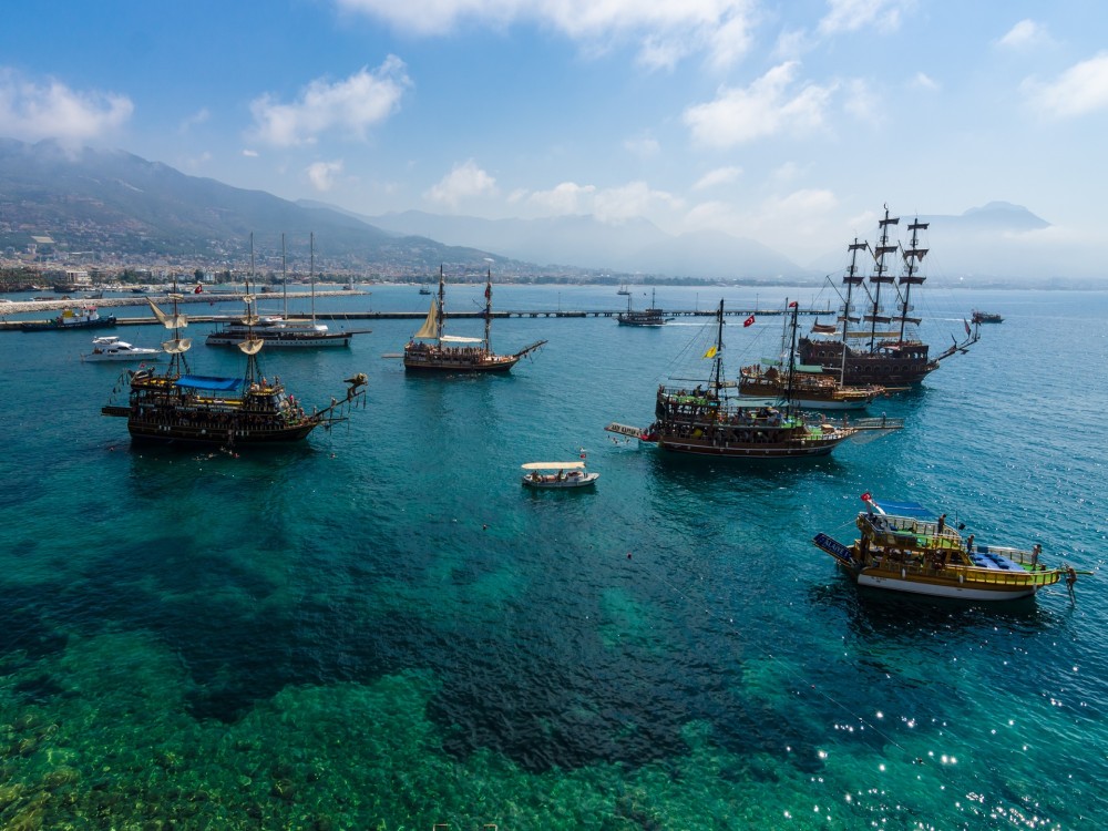 Alanya: Pirate Boat Trip with Lunch, Drinks and Pickup Option | ®ExcursionMania