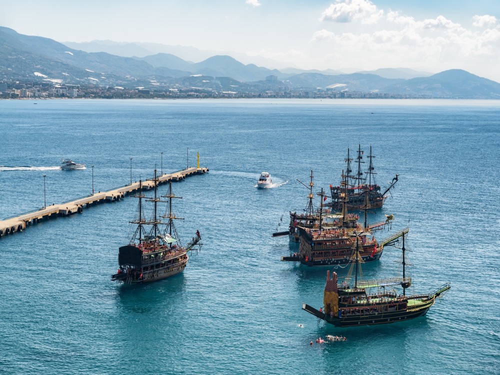 Alanya: Pirate Boat Trip with Lunch, Drinks and Pickup Option | ®ExcursionMania