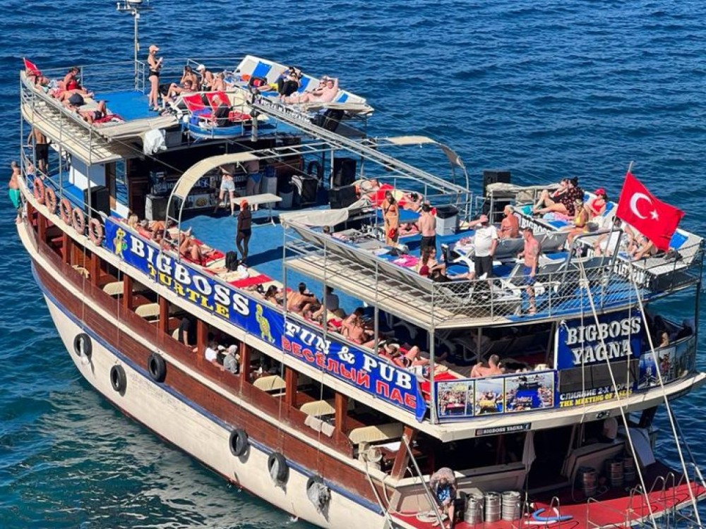 Marmaris: Marmaris Big Boss Yagna Boat Trip W/ Hotel Transfer Service | ®ExcursionMania