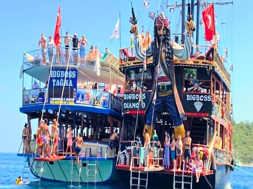 Marmaris Big Boss Yagna Boat Trip W/ Hotel Transfer Service | ®ExcursionMania
