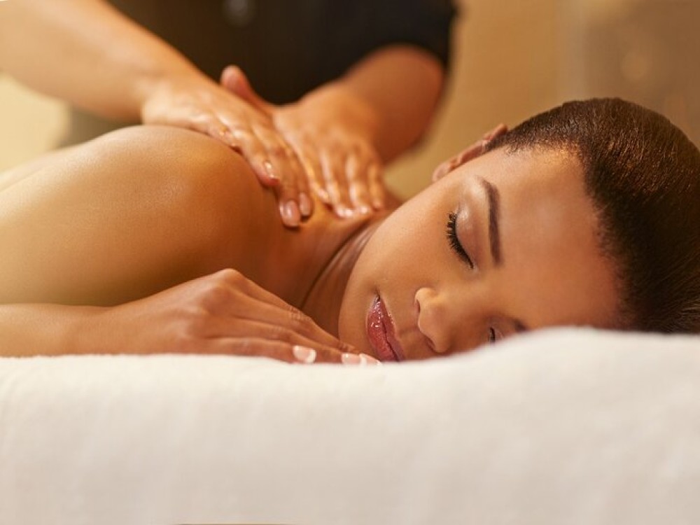 Cleopatras Deluxe Spa Treatment with Massage, Sauna, and Jacuzzi | ®ExcursionMania