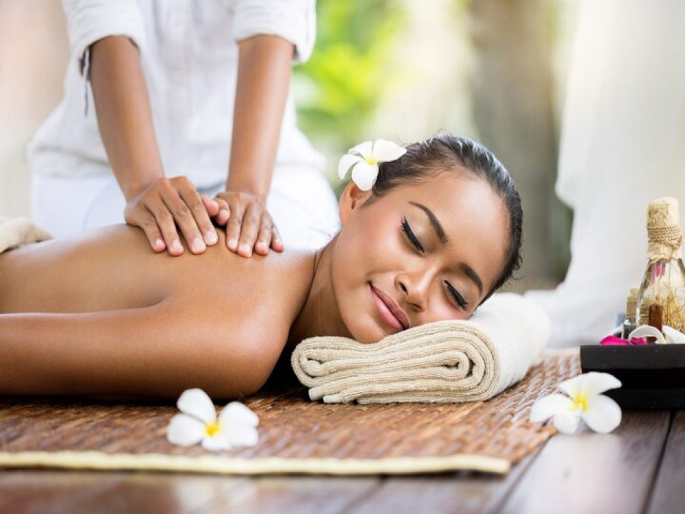 Cleopatras Deluxe Spa Treatment with Massage, Sauna, and Jacuzzi | ®ExcursionMania