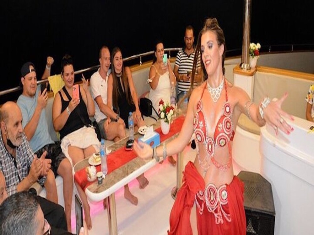 Sharm El Sheikh: Yacht Cruise with Dinner & Oriental Show | ®ExcursionMania