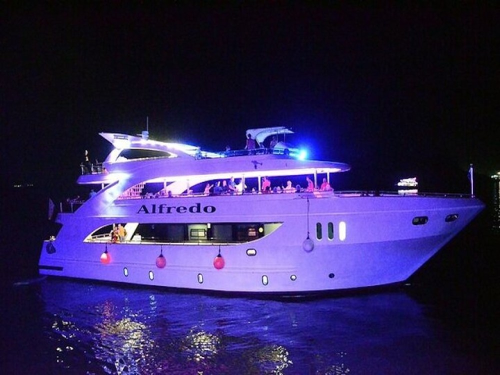 Sharm El Sheikh: Yacht Cruise with Dinner & Oriental Show | ®ExcursionMania