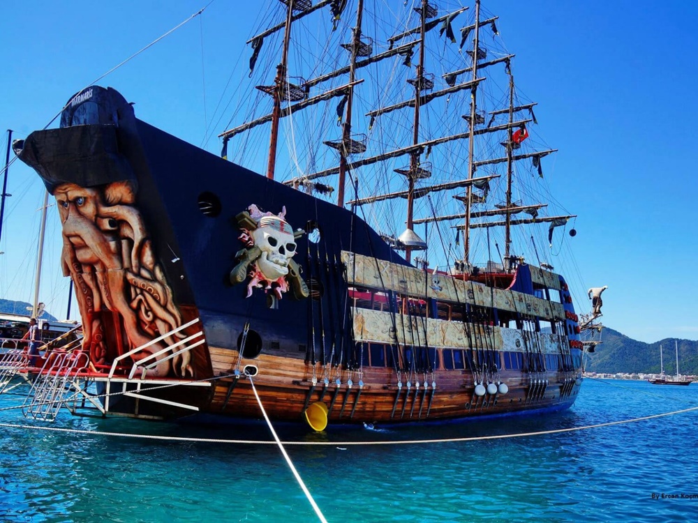 City of Side: Pirate Boat Trip with Lunch & Transfer | ®ExcursionMania
