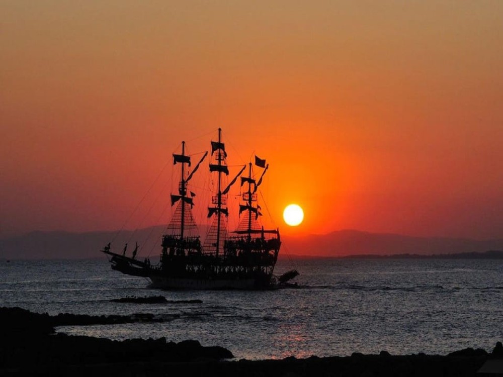 Alanya: Alanya Optional Alcoholic Sunset Boat Cruise and Foam Party | ®ExcursionMania