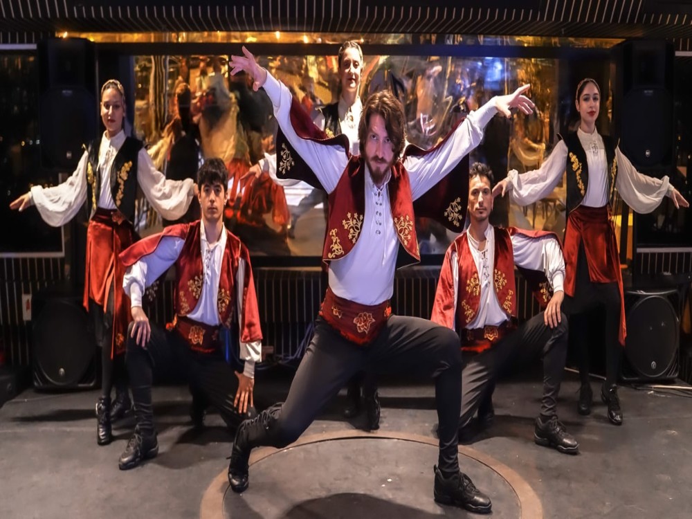 Istanbul: Bosphorus Dinner Cruise with Hotel Transfers | ®ExcursionMania