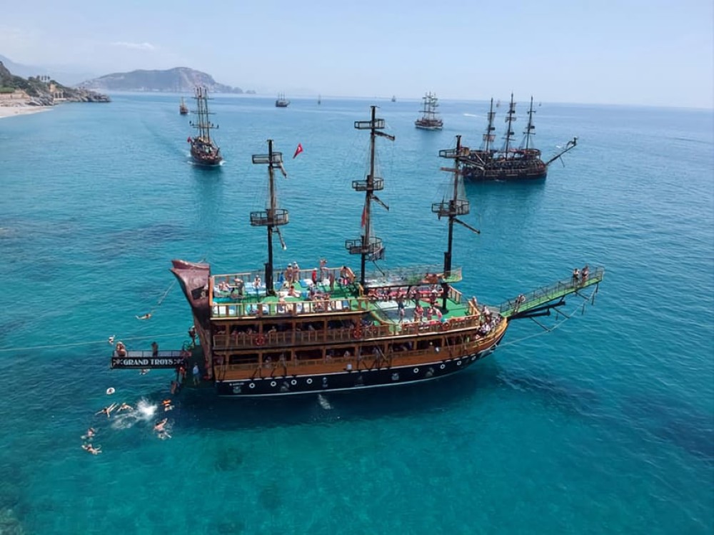 Alanya Pirate Trip with Lunch and Unlimited Drinks | ®ExcursionMania