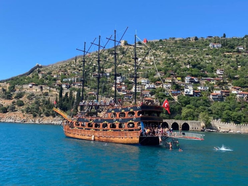 Alanya Pirate Trip with Lunch and Unlimited Drinks | ®ExcursionMania
