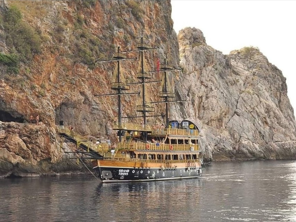 Alanya Pirate Trip with Lunch and Unlimited Drinks | ®ExcursionMania
