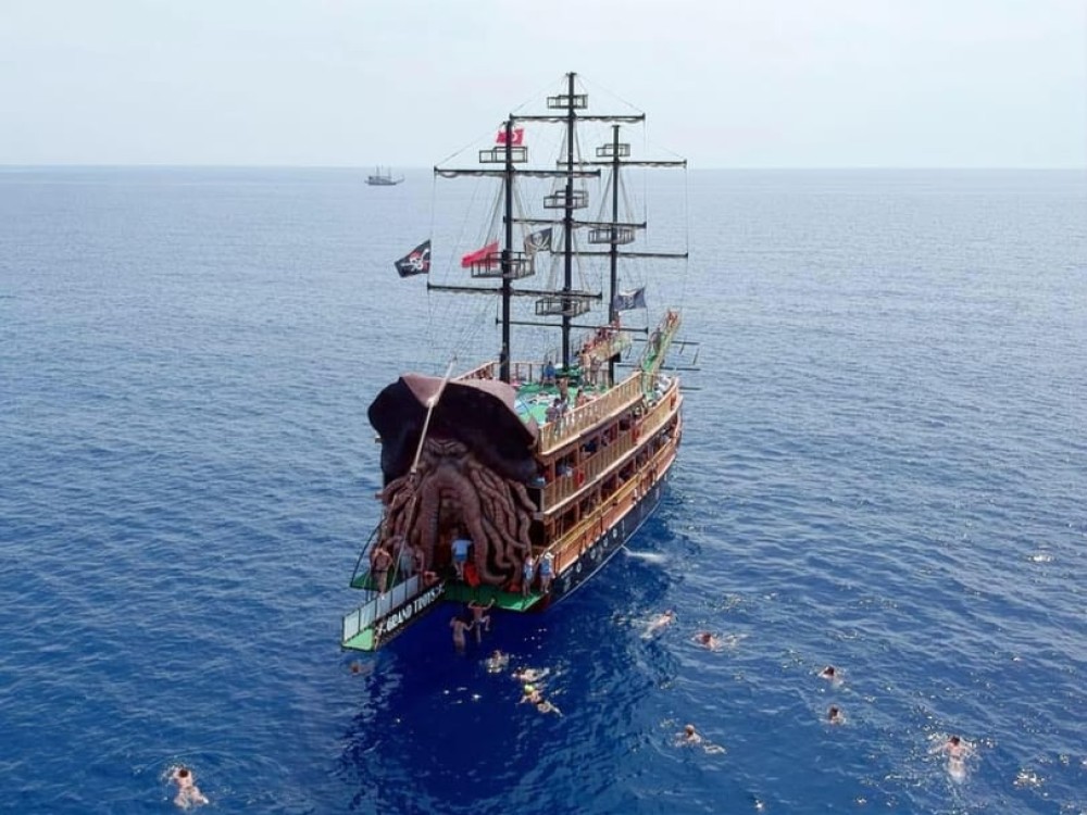 Alanya Pirate Trip with Lunch and Unlimited Drinks | ®ExcursionMania