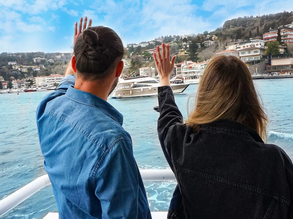 Istanbul: Scenic Bosphorus and Golden Horn Cruise  Day or Sunset | ®ExcursionMania