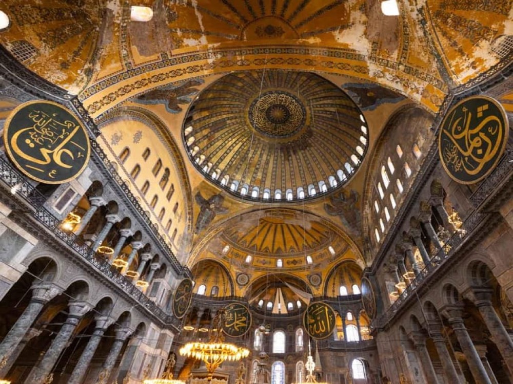 Istanbul: Explore Hagia Sophia, Topkapi Palace & Basilica Cistern | ®ExcursionMania