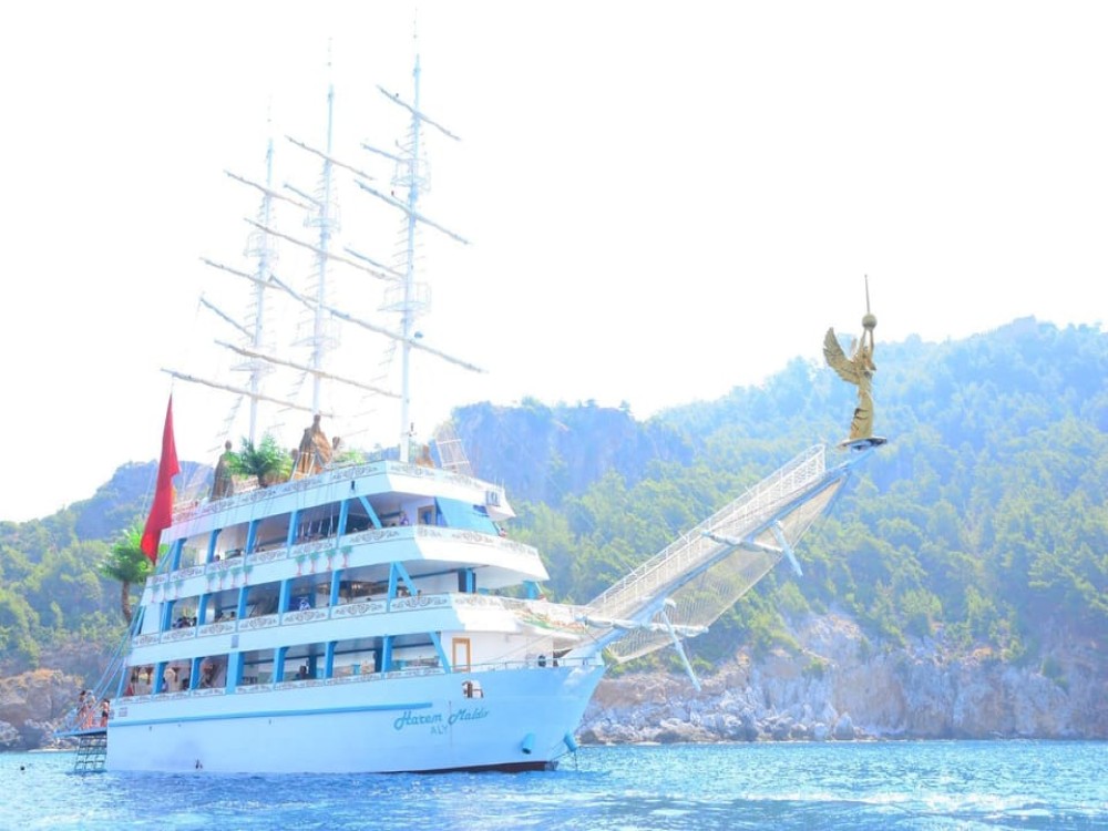 Side Harem Maldives Yacht: Luxury Boat Tour with Unforgettable Views | ®ExcursionMania