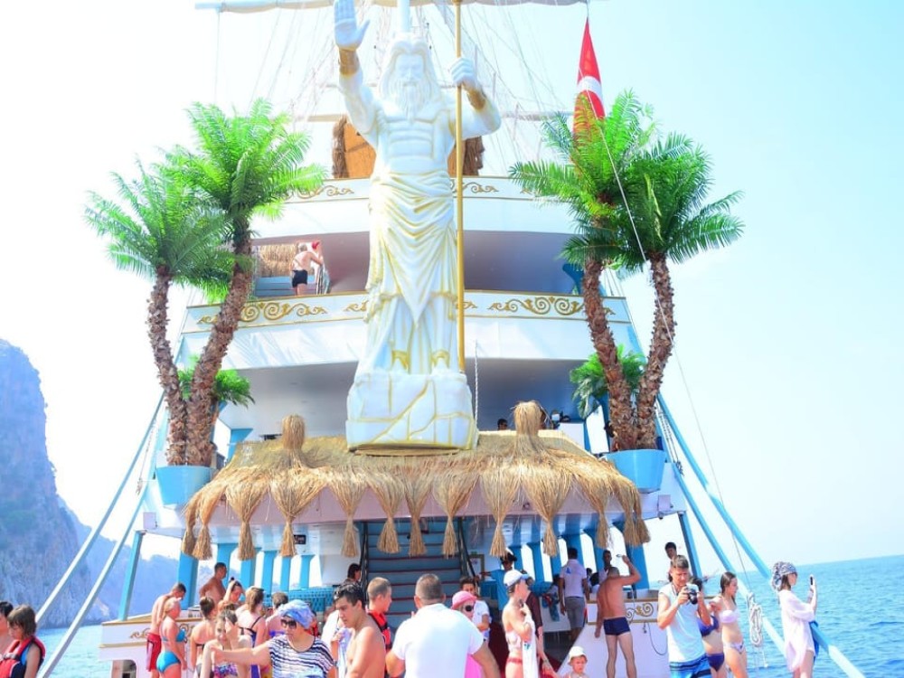 Side Harem Maldives Yacht: Luxury Boat Tour with Unforgettable Views | ®ExcursionMania