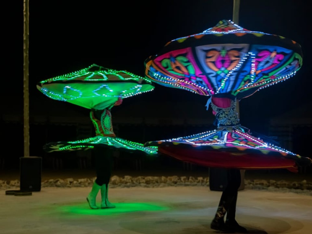 Abu Dhabi: Desert Safari with BBQ Camel Ride & Sandboarding | ®ExcursionMania