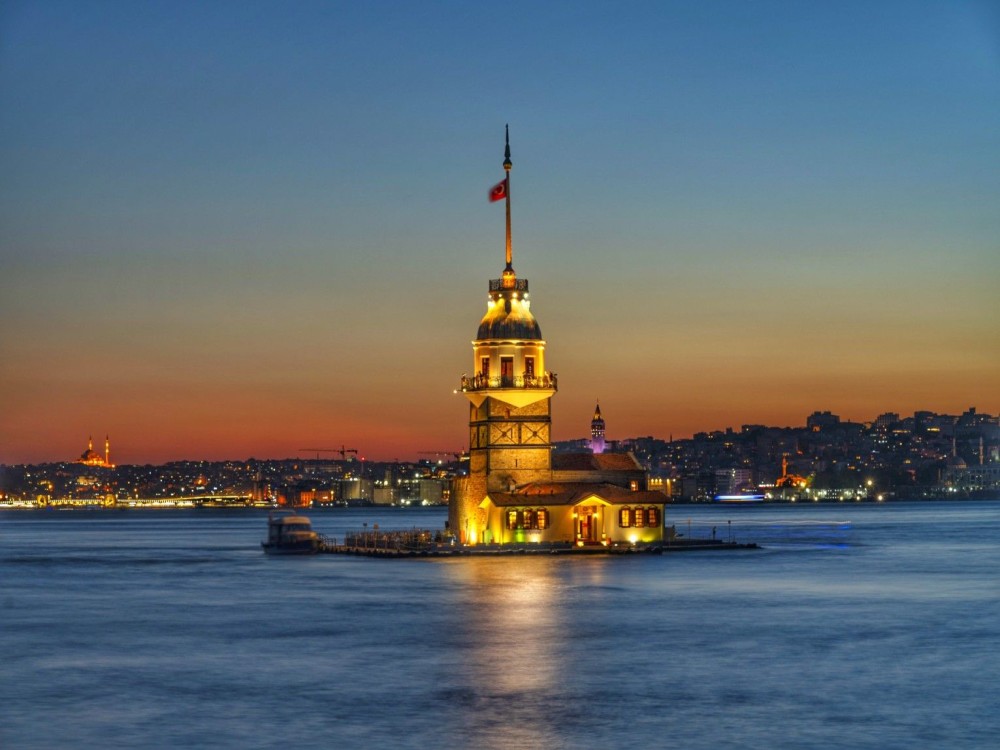 Istanbul: Bosphorus Cruise on A Private Luxury Yacht | ®ExcursionMania