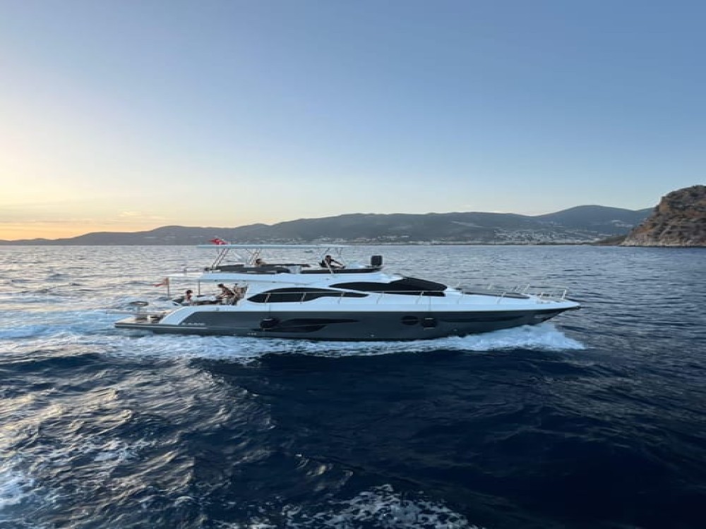 Alanya: Luxury Boat Tour with Buffet Meal and Drinks | ®ExcursionMania