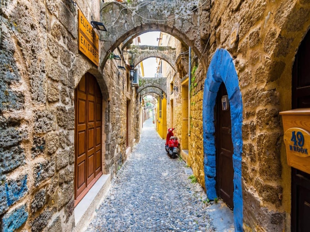Rhodes Town: Guided City Tour with 9D Cinema: Small groups | ®ExcursionMania