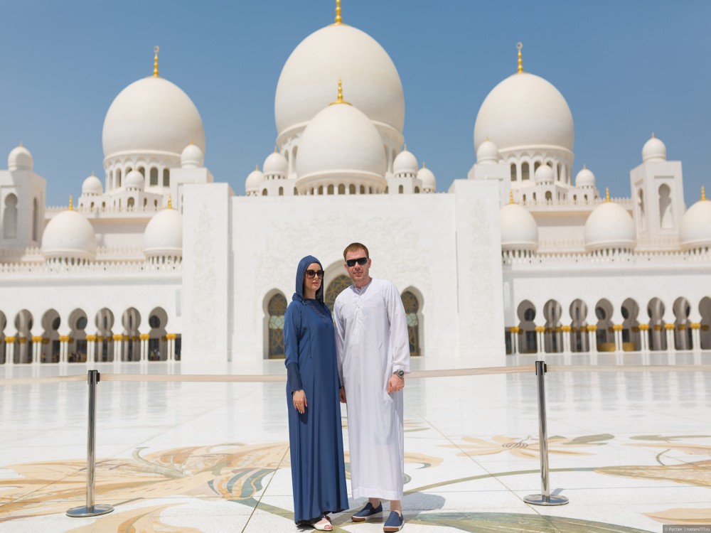 From Dubai: Abu Dhabi City Sightseeing & Sheikh Zayed Mosque | ®ExcursionMania