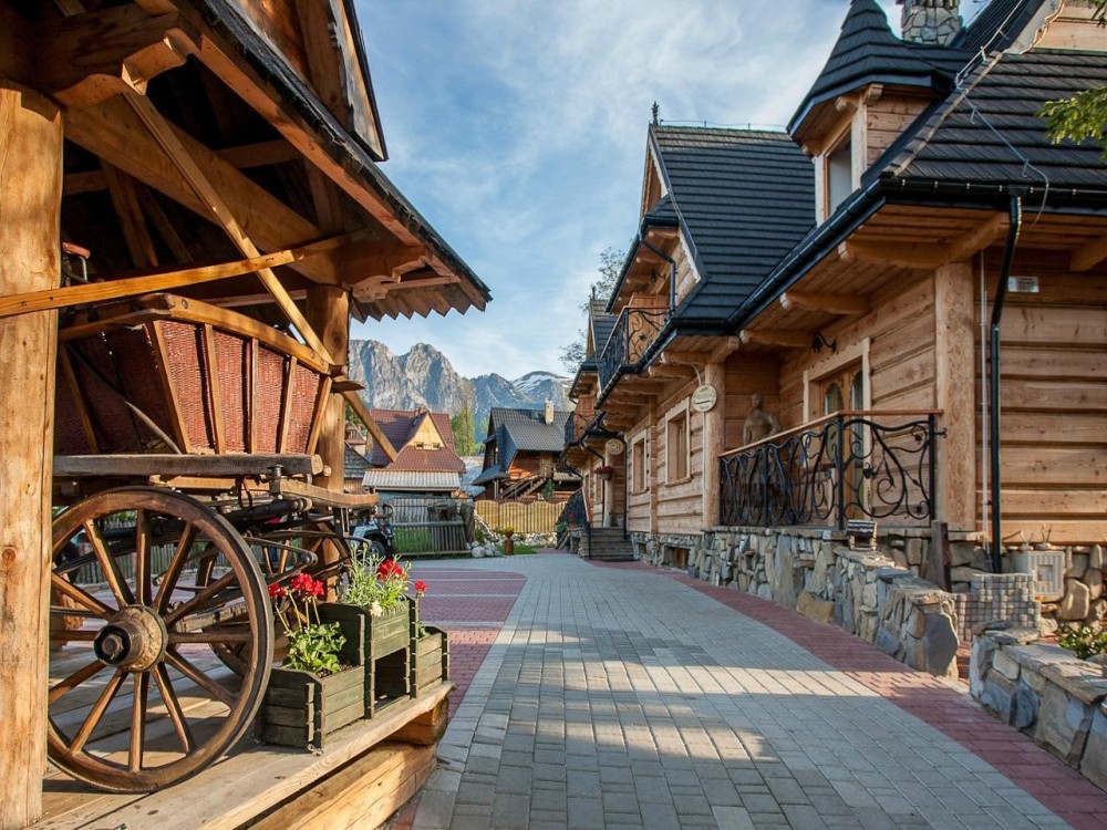 From Krakow: Zakopane & Chocholow Thermal Pools | ®ExcursionMania