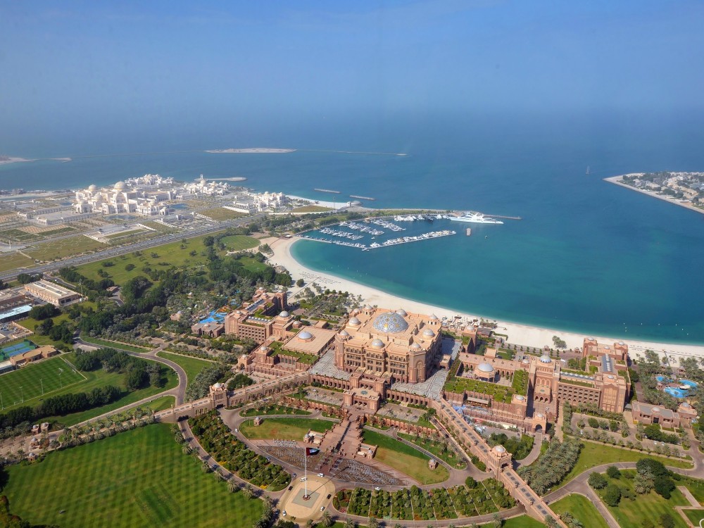 From Abu Dhabi: Grand Mosque Royal Palace and Etihad Tower | ®ExcursionMania