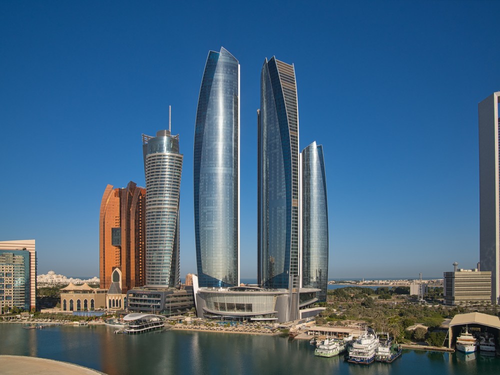 From Abu Dhabi: Grand Mosque Royal Palace and Etihad Tower | ®ExcursionMania
