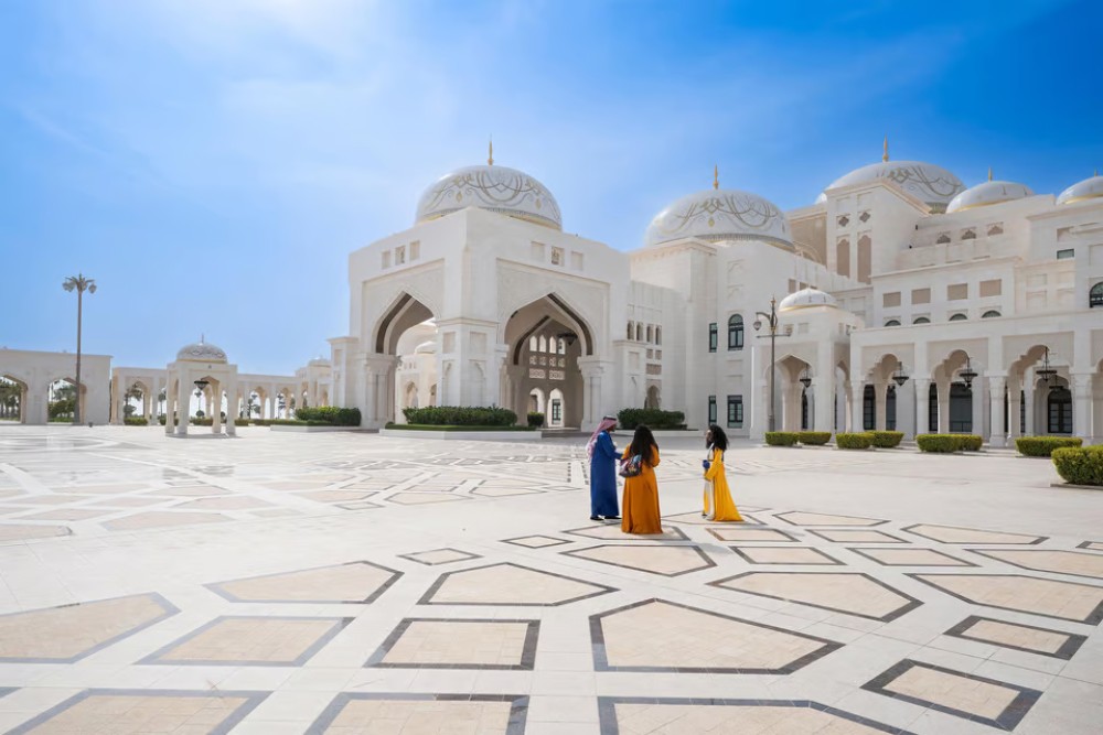 From Abu Dhabi: Sheikh Zayed Mosque and Qasr Al Watan Tour | ®ExcursionMania