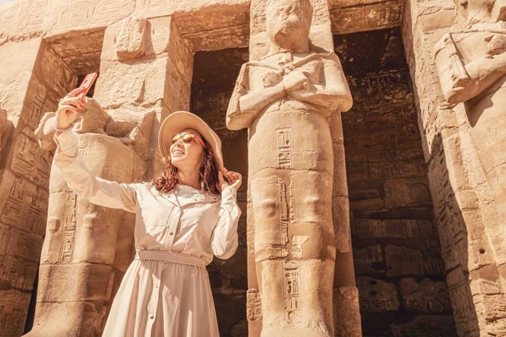 From Cairo: Luxor Guided Tour with Overnight Classic Bus | ®ExcursionMania
