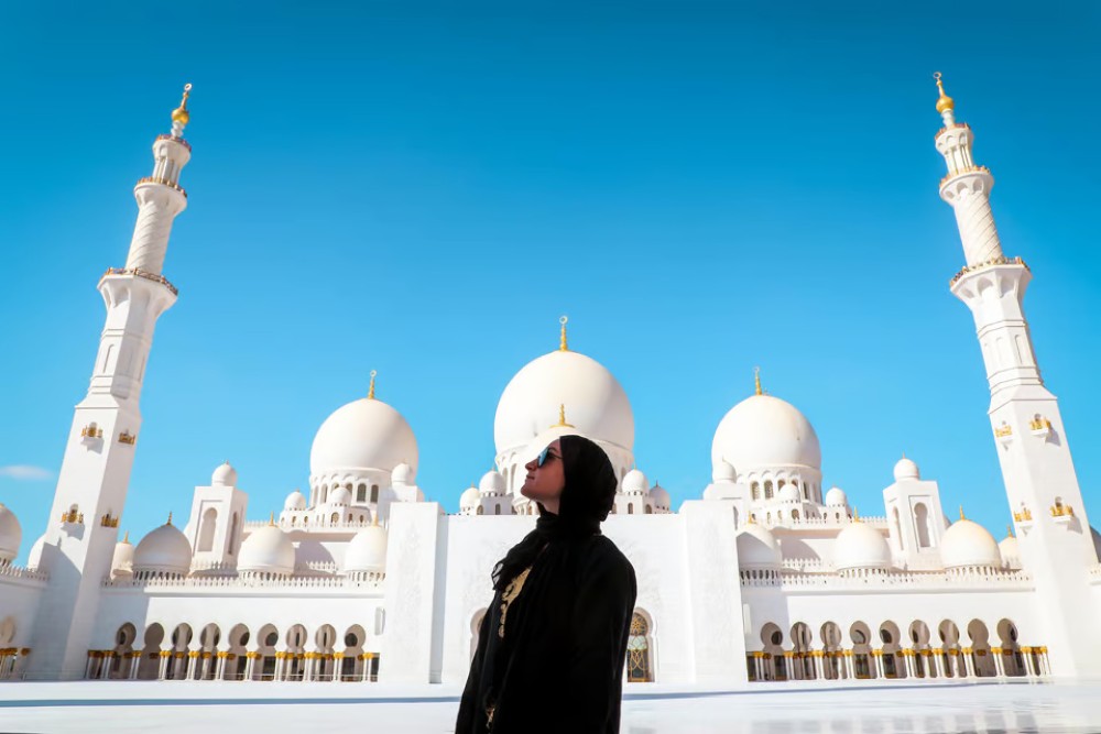 Abu Dhabi: City Tour with Grand Mosque & Louvre Museum | ®ExcursionMania