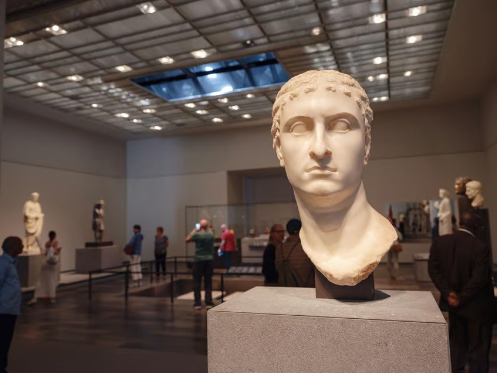 Abu Dhabi: City Tour with Grand Mosque & Louvre Museum | ®ExcursionMania