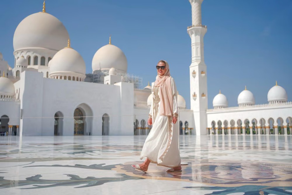 Abu Dhabi: City Tour with Grand Mosque & Louvre Museum | ®ExcursionMania