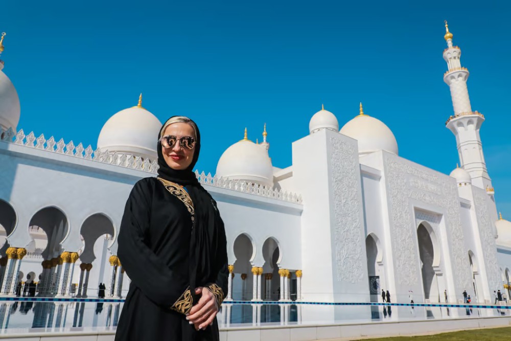 Abu Dhabi: 2-Day City Tour and Desert Dune Bashing Safari | ®ExcursionMania