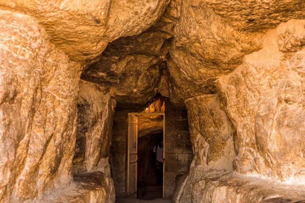From Hurghada: Giza Pyramids Sphinx Museum Tour with Lunch | ®ExcursionMania