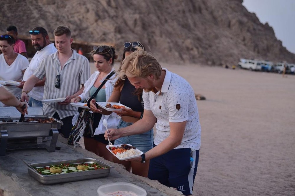 Hurghada: Stargazing with Candlelight Dinner with Quad | ®ExcursionMania